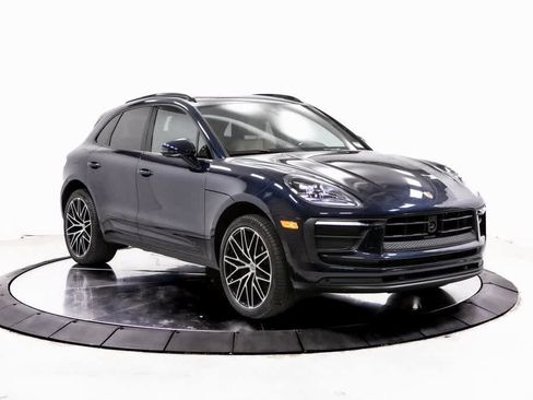 Certified 2023 Porsche Macan image 9