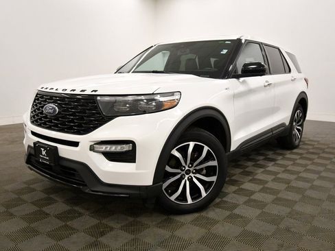 Used 2022 Ford Explorer ST-Line w/ Class IV Trailer Tow Package image 2