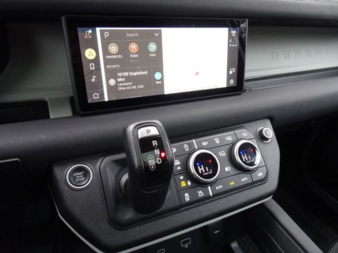 Used 2020 Land Rover Defender 110 SE image 3