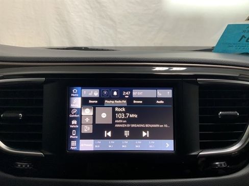 Used 2023 Chrysler Voyager LX image 25