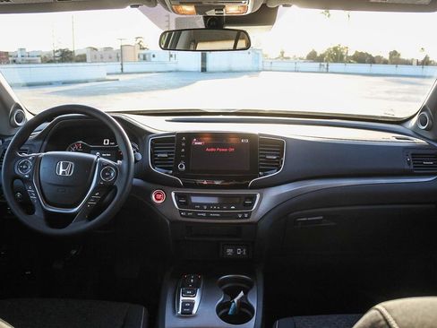 Used 2023 Honda Ridgeline Sport image 13