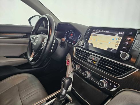 Used 2018 Honda Accord Touring image 11