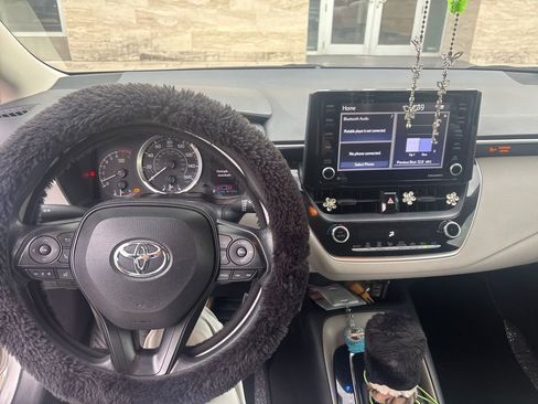 Used 2022 Toyota Corolla LE FWD image 3