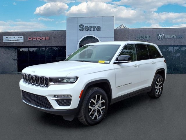 Used 2023 Jeep Grand Cherokee Limited AWD/4WD image 3
