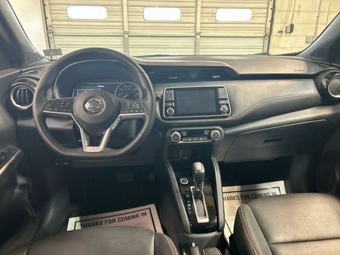 Used 2020 Nissan Kicks SR w/ SR Premium Package FWD image 4