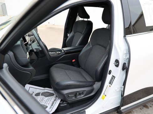 Used 2023 Toyota Crown Limited image 33