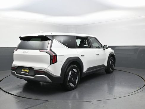 Used 2024 Kia EV9 Light Long Range image 11