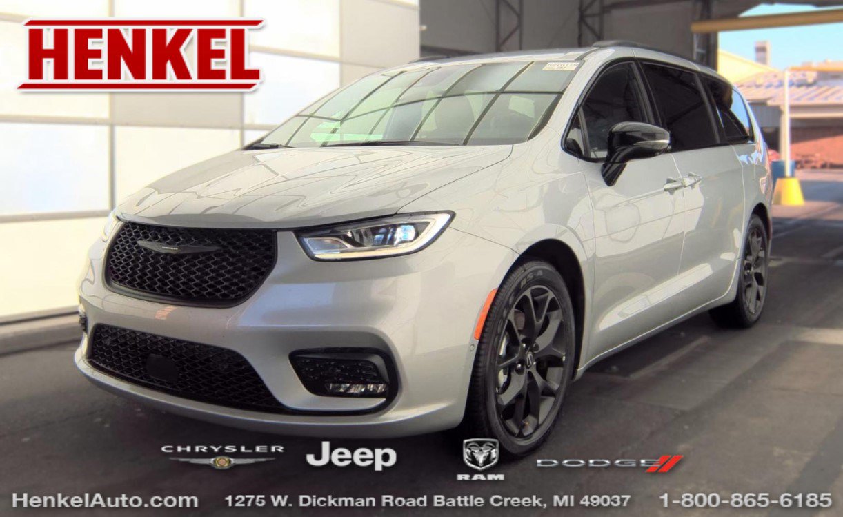 Used 2026 Chrysler Pacifica Select w/ S Appearance Package FWD image 1