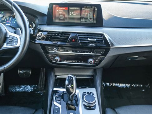 Used 2018 BMW 530e w/ M Sport Package 2 image 12