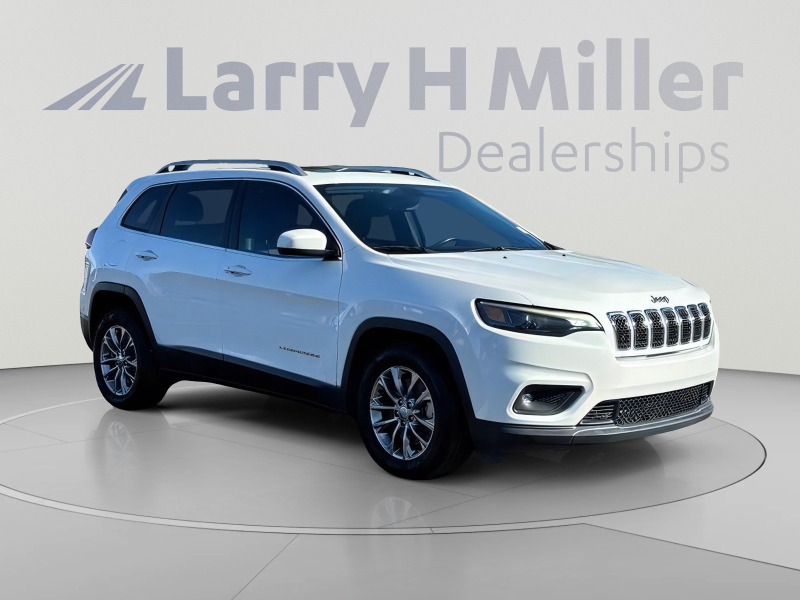 Used 2019 Jeep Cherokee Latitude Plus w/ Comfort/Convenience Group FWD image 8