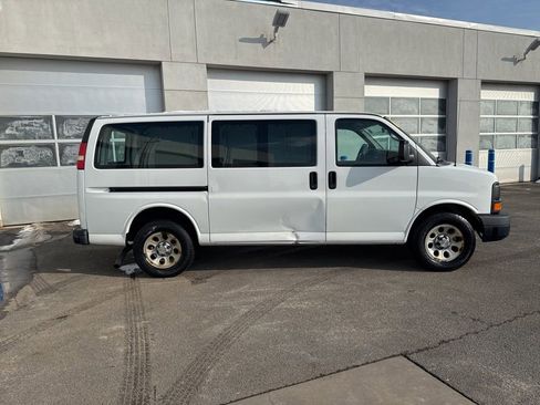 Used 2014 Chevrolet Express 1500 image 2