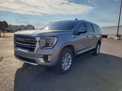 Used 2023 GMC Yukon XL SLT w/ SLT Premium Package image 2