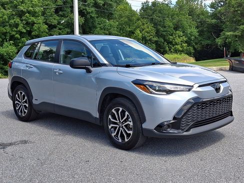 Used 2023 Toyota Corolla Cross AWD Hybrid image 3