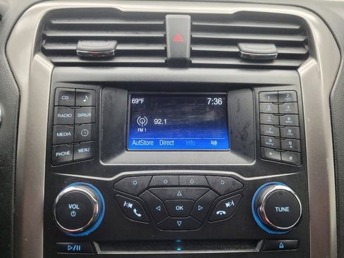 Used 2018 Ford Fusion SE FWD image 25