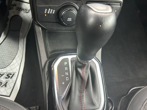 Certified 2022 Jeep Renegade Latitude w/ Convenience Group AWD/4WD image 23