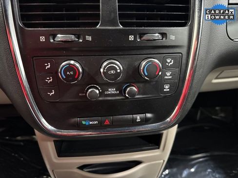 Used 2016 Dodge Grand Caravan SE image 17