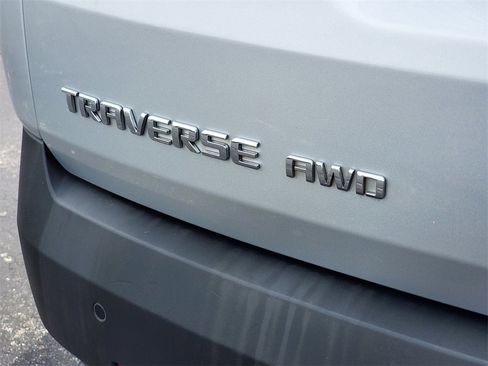 Used 2022 Chevrolet Traverse LT w/ LPO, Roadside Safety Package image 31