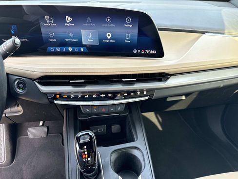 Used 2024 Cadillac XT4 Luxury w/ Cold Weather Package FWD image 22