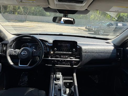 Used 2024 Nissan Pathfinder SV FWD image 27