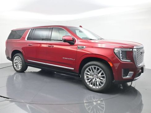 Used 2023 GMC Yukon XL Denali AWD/4WD image 5