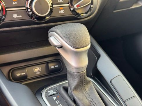 Certified 2025 Kia Soul LX w/ LX Technology Package FWD image 20