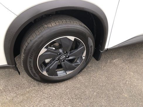 Used 2026 Nissan Rogue SV image 2