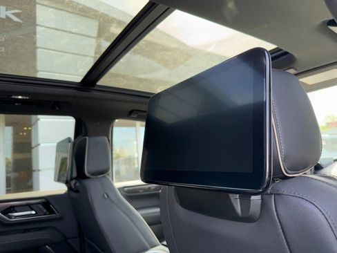 New 2026 GMC Yukon Elevation image 8