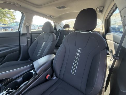 Used 2025 Hyundai Elantra SEL FWD image 10
