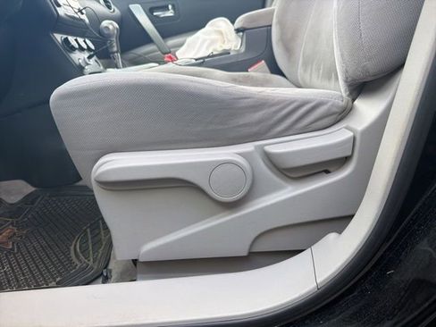 Used 2015 Nissan Rogue S w/ Convenience Package FWD image 9