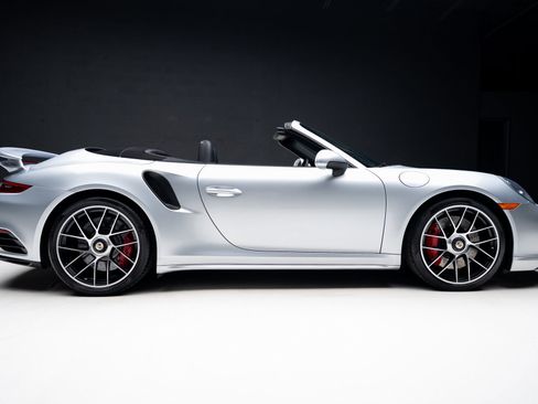 Used 2017 Porsche 911 Turbo image 39