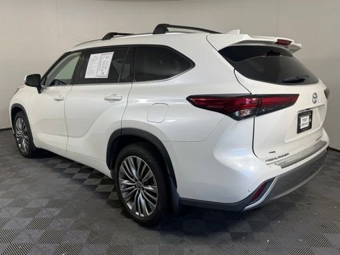 Used 2021 Toyota Highlander Platinum AWD/4WD image 4