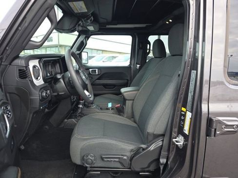 Used 2025 Jeep Wrangler Unlimited Sahara w/ Safety Group image 12