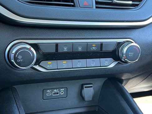 Used 2022 Nissan Altima 2.5 SV image 22