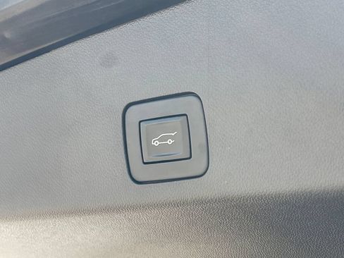 Used 2022 Buick Encore GX Select w/ Sport Touring Package FWD image 25