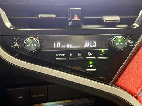 Used 2021 Toyota Camry XSE image 10