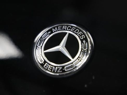 Used 2018 Mercedes-Benz GLC 300 4MATIC image 4