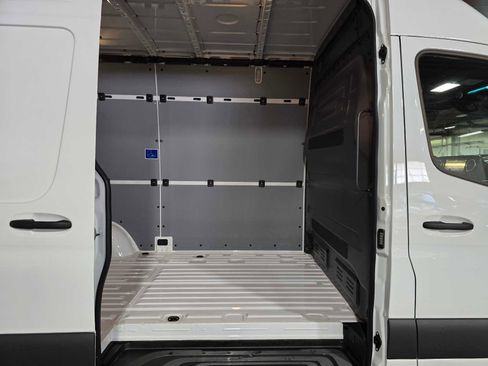 Used 2025 Mercedes-Benz Sprinter 2500 image 15