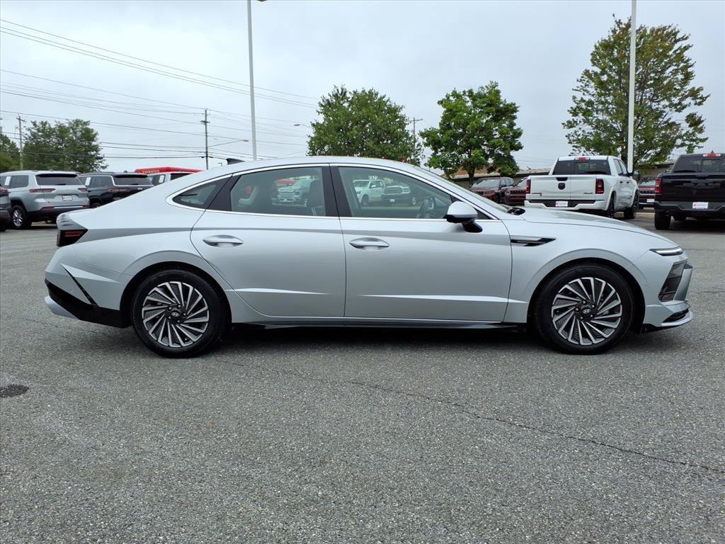 Used 2025 Hyundai Sonata Limited FWD image 7