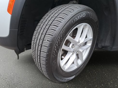Used 2023 Jeep Grand Cherokee Laredo X AWD/4WD image 30