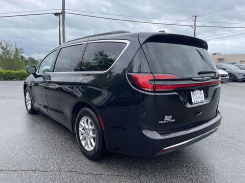 Used 2022 Chrysler Pacifica Touring-L FWD image 5