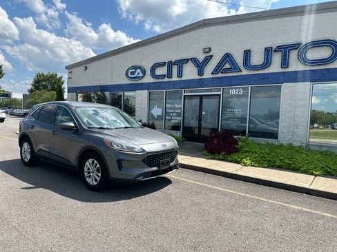 Used 2021 Ford Escape SE w/ Cold Weather Package FWD image 1
