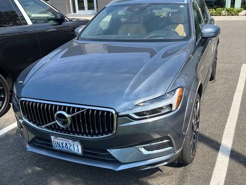 Used 2018 Volvo XC60 T8 Inscription w/ Advanced Package AWD/4WD image 2