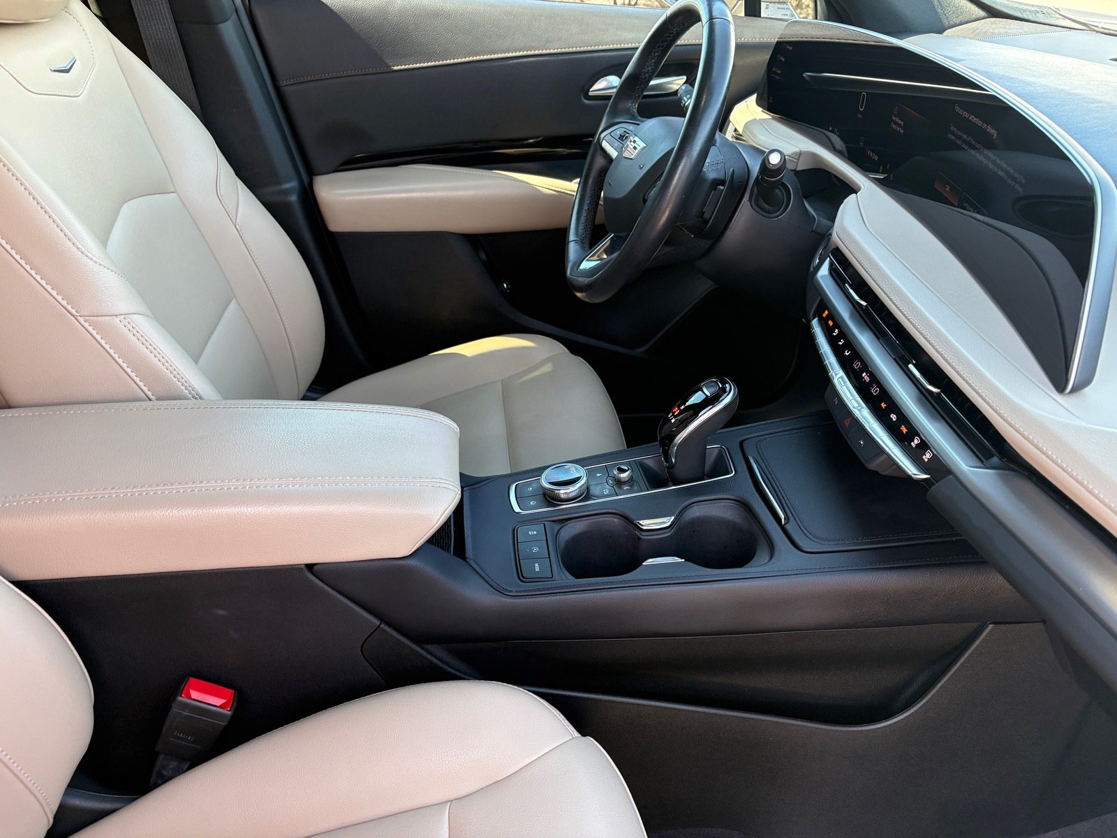 Used 2024 Cadillac XT4 Luxury FWD image 11