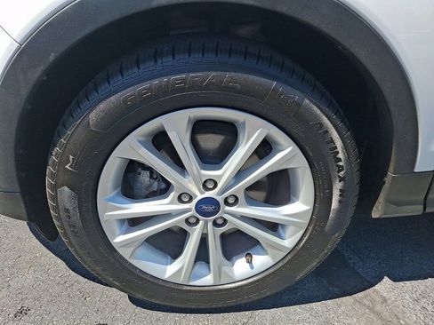 Certified 2017 Ford Escape SE FWD image 9