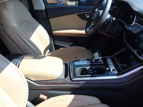Used 2020 Audi Q8 Prestige w/ Prestige Package image 15