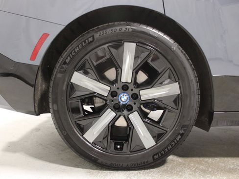 Used 2022 BMW iX xDrive50 w/ Premium Package image 27