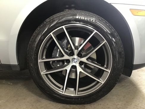 Certified 2026 Porsche Macan AWD/4WD image 14