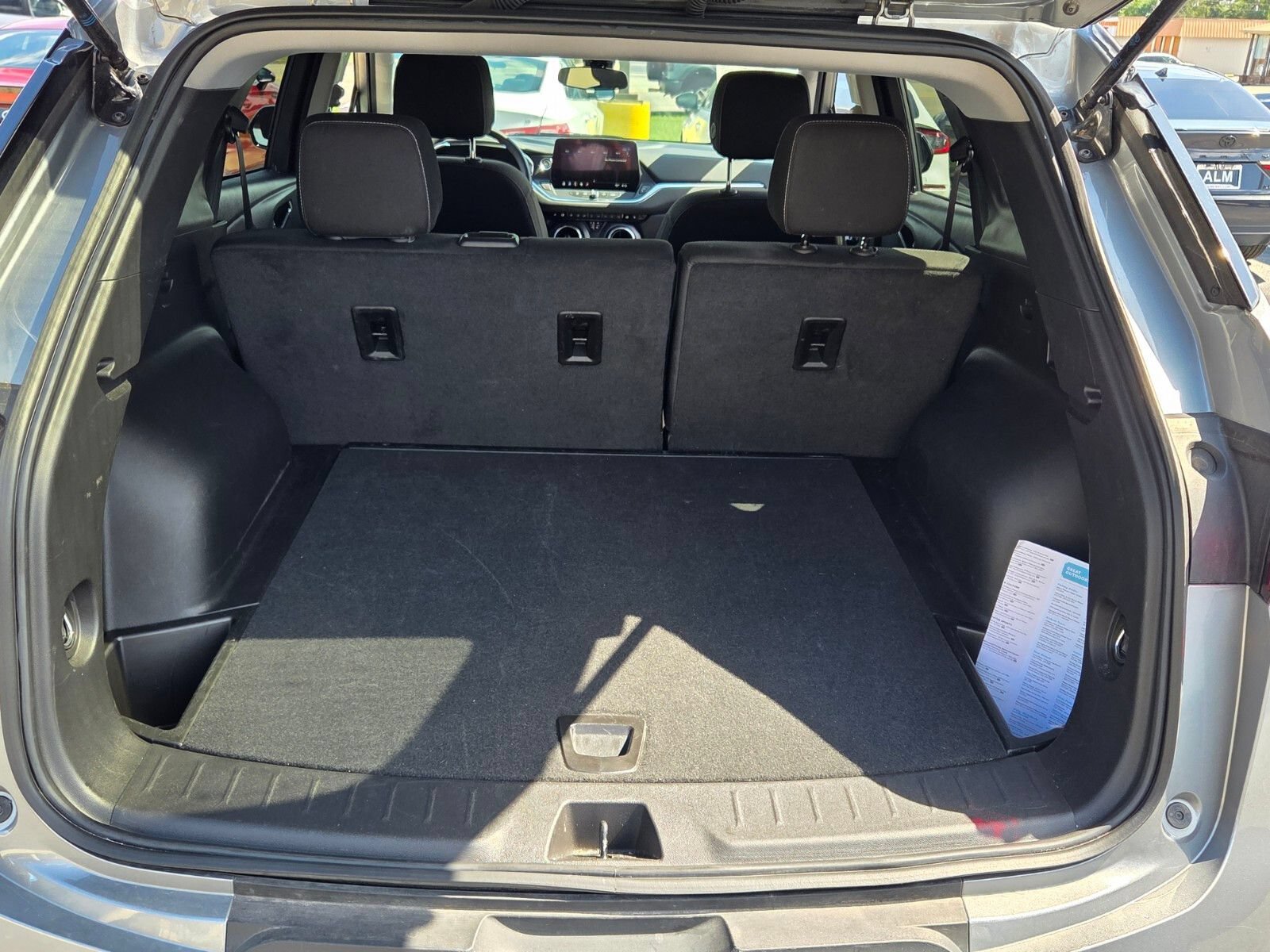 Used 2025 Chevrolet Blazer LT FWD image 12