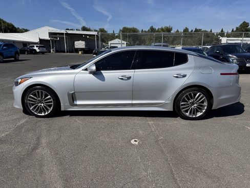 Used 2018 Kia Stinger RWD image 2