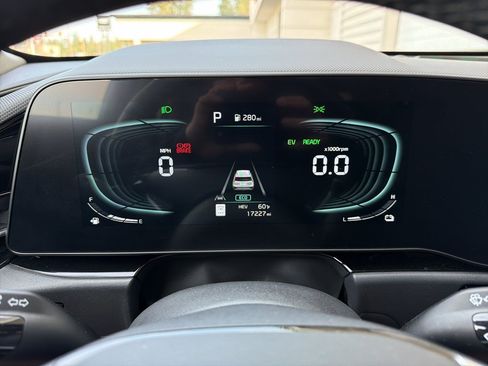 Used 2023 Kia Niro EX w/ EX Cold Weather Package FWD image 25